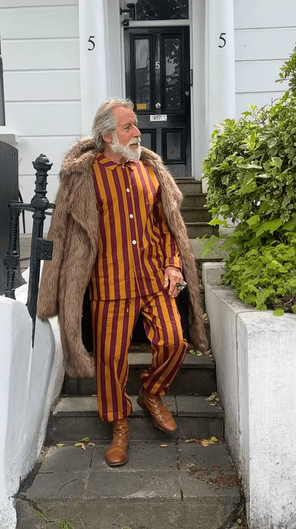 The world is your lounge - we got just the outfit