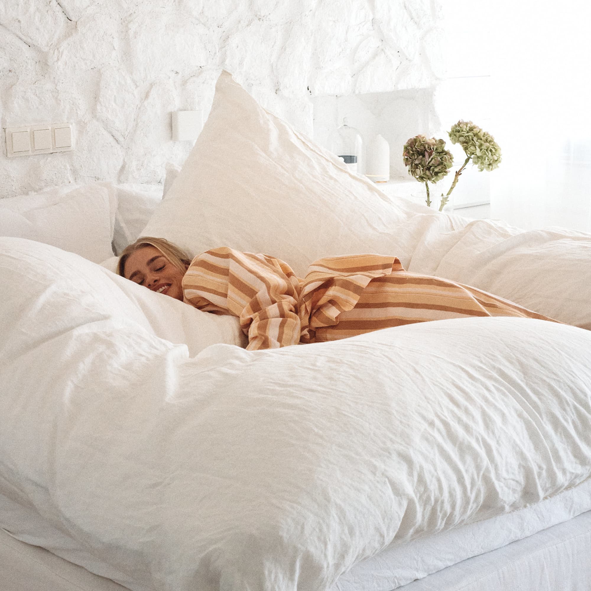 Happy Fluffy Cloud Package Megafluff Double duvet & Nufferton - Uno Classic